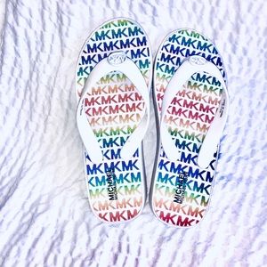 Girls NWOT MK white flip-flop sandal. Size 2.